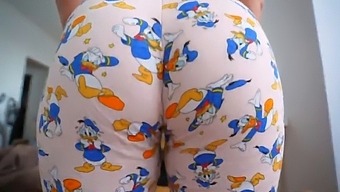 太いお尻と大きなおっぱいを持つロシアのアマチュアが、良いセックスを楽しんでいます。
