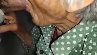 成熟的中国女人在热辣的邂逅中