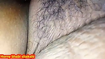 एक दोस्ताना चुंबन जंगल में यौन मुठभेड़ों की ओर ले जाता है।