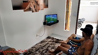 Vagninho, Vivi Capetinha A Couple Ogro Si Užívají Divokou Jízdu Na Jednom Kliknutí A Spoustu Análního Sexu, Který Končí Stříkáním A Výstřikem