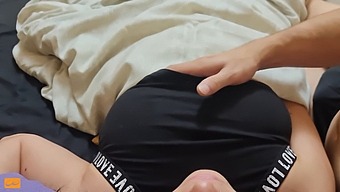 乳头刺激导致强烈的高潮和成瘾:无限高潮