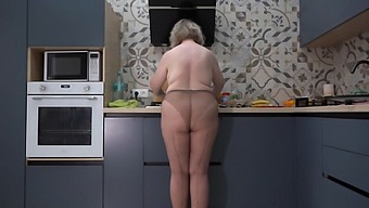 Watch A Curvy Wife In Nylon Pantyhose In The Kitchen