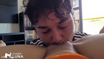 Gabbie Luna, Kadın Boşalmasına Odaklanarak Anal Ve Vajinal Penetrasyon Dahil Olmak Üzere Yatakta Olağanüstü Becerilere Sahip Olanlara Cinsel Hizmetlerini Sunuyor